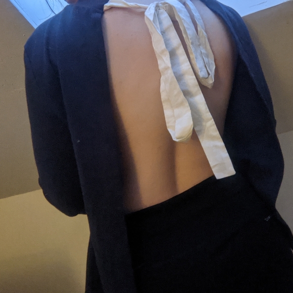 Backless Bell Sleeve Tie-Back Long Sleeve Tee, m - Picture 2 of 8